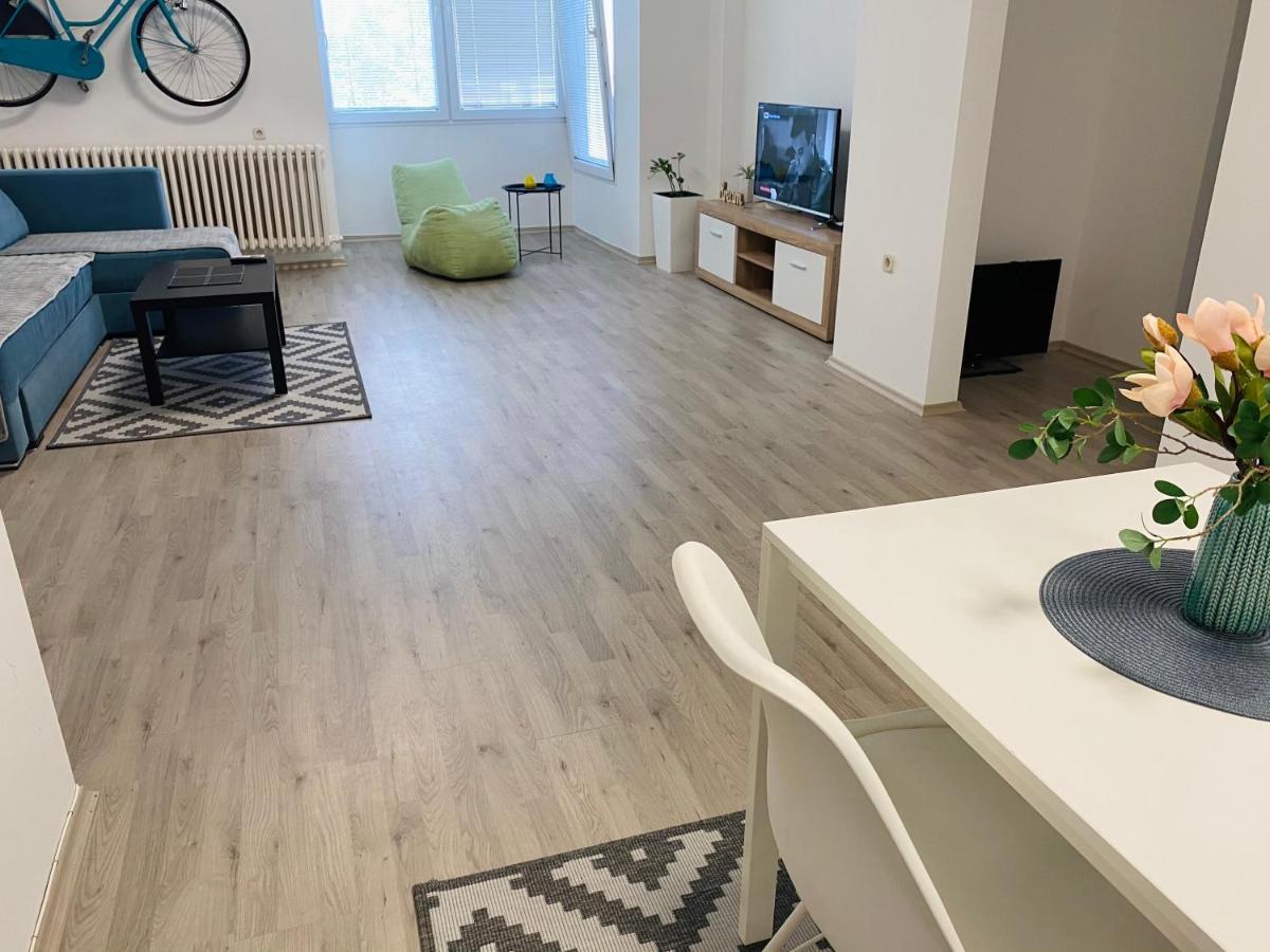 Regina'S Modern Apartment2 Szkopje Kültér fotó